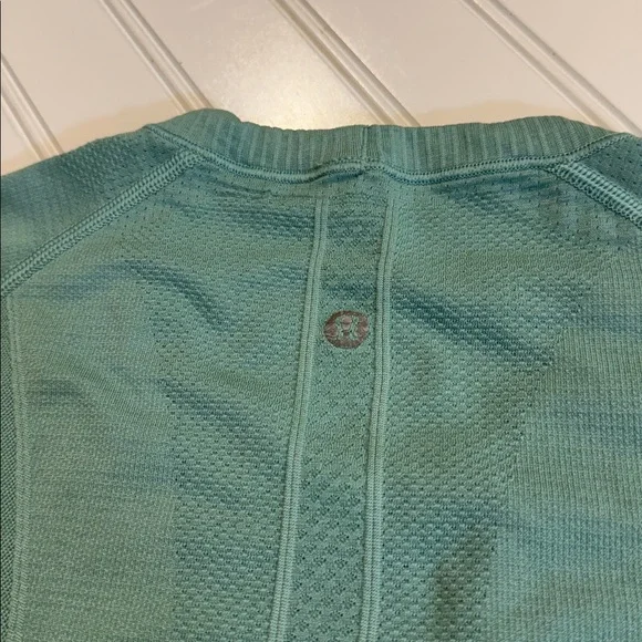 Lululemon Swiftly Tech Short Sleeve Crew shirt in Tidewater Teal size 6 - Picture 8 of 8